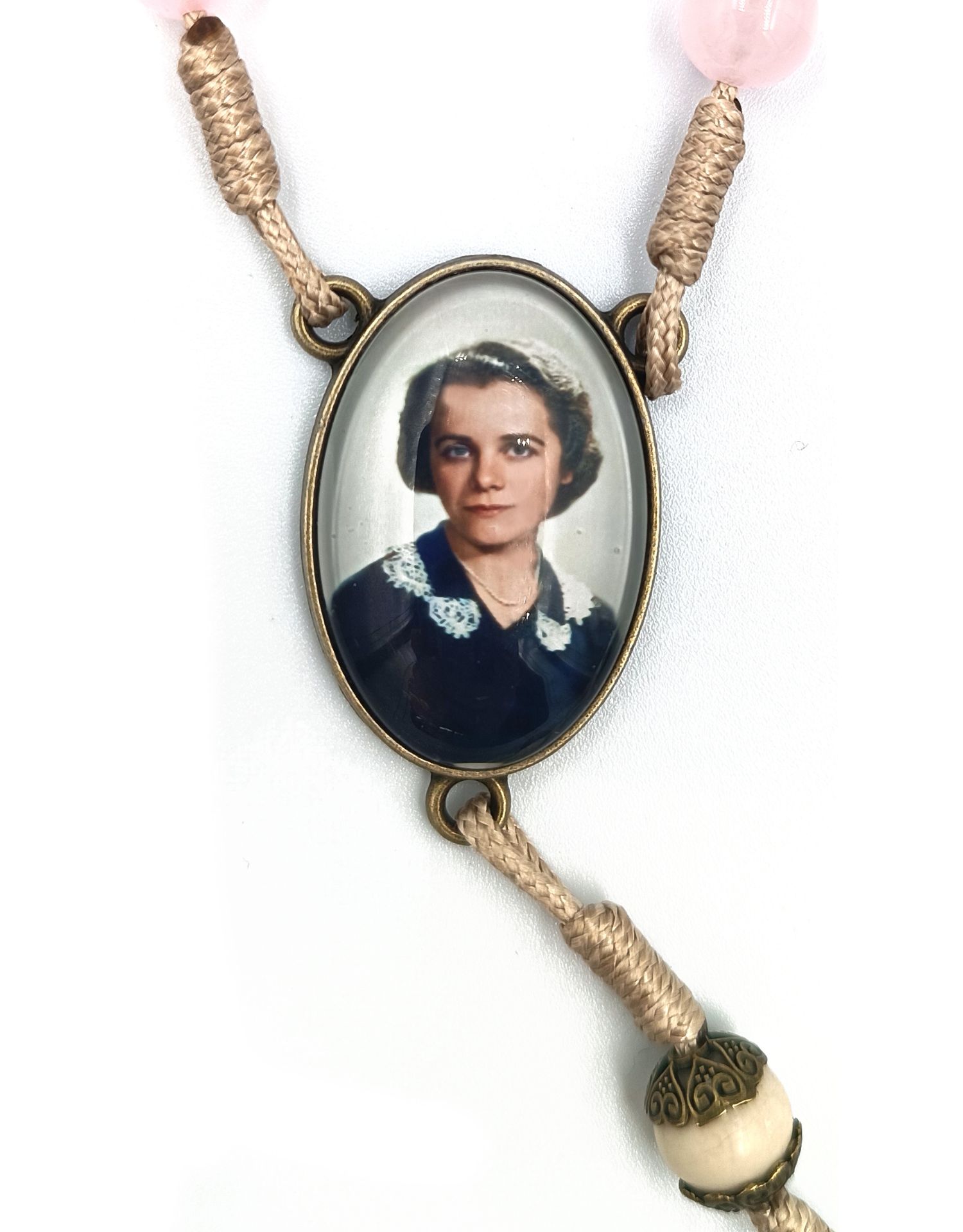 Różaniec z jadeitu z bł. Natalią Tułasiewicz - obrazek 3